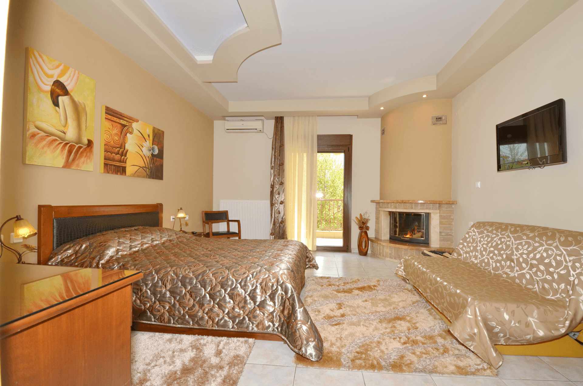 room with fireplace in Loutraki Pella
