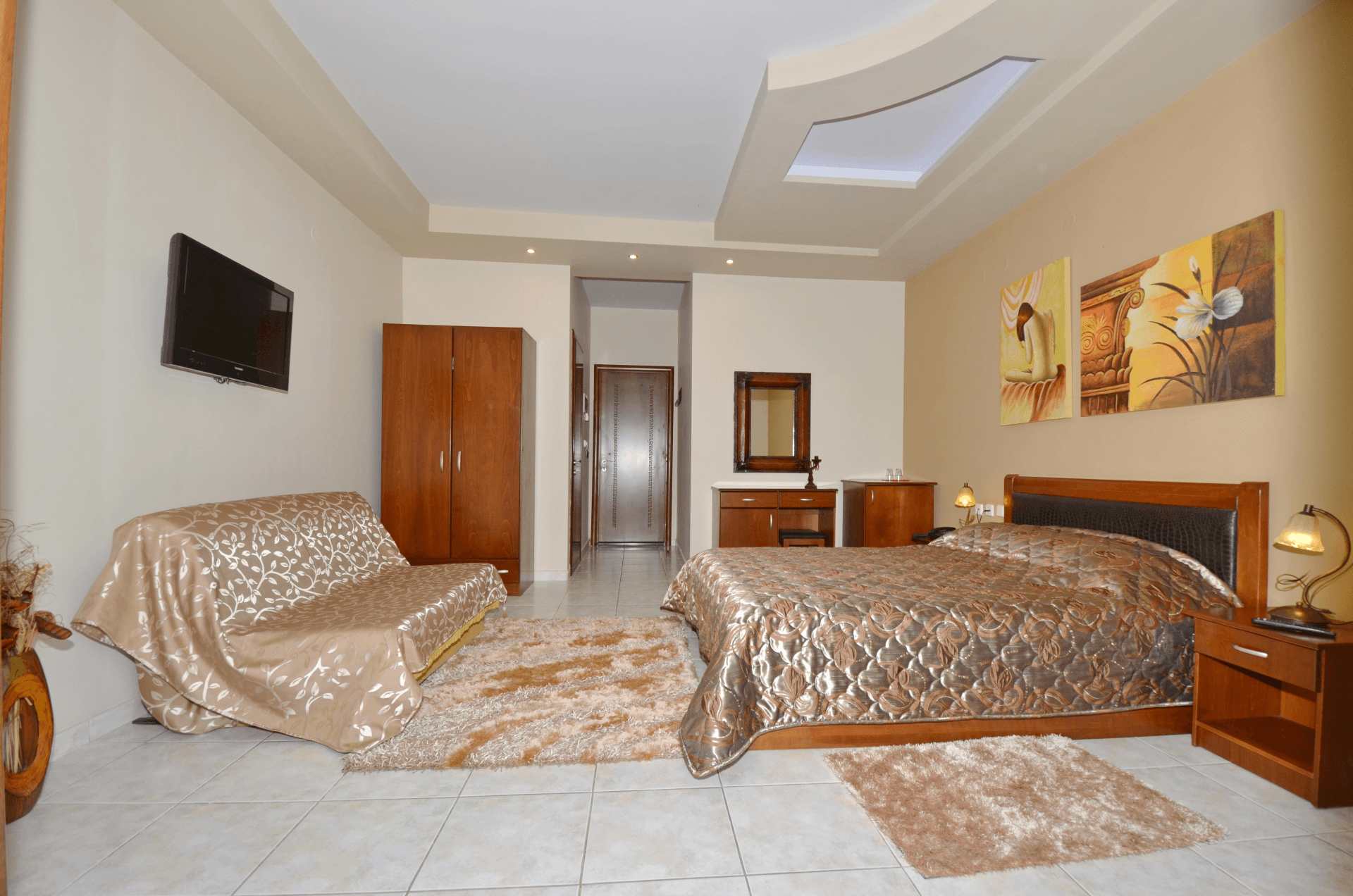 room with fireplace in Loutraki Pella